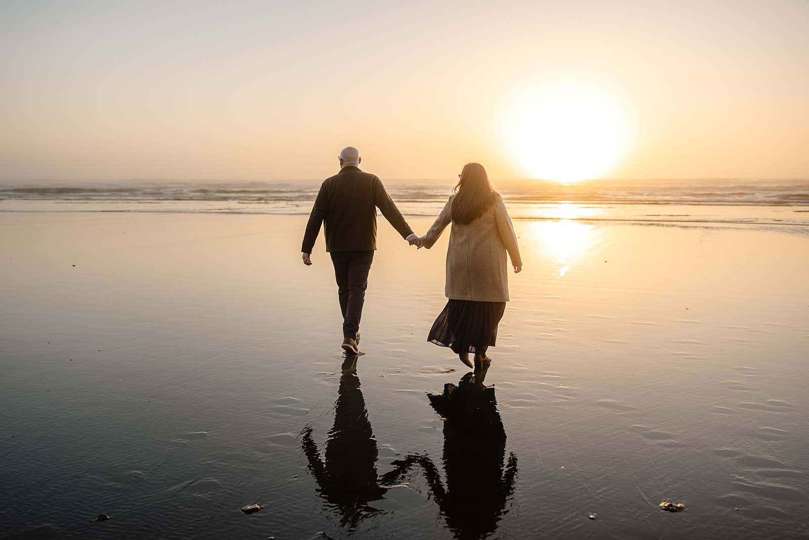 couple walks at hug point