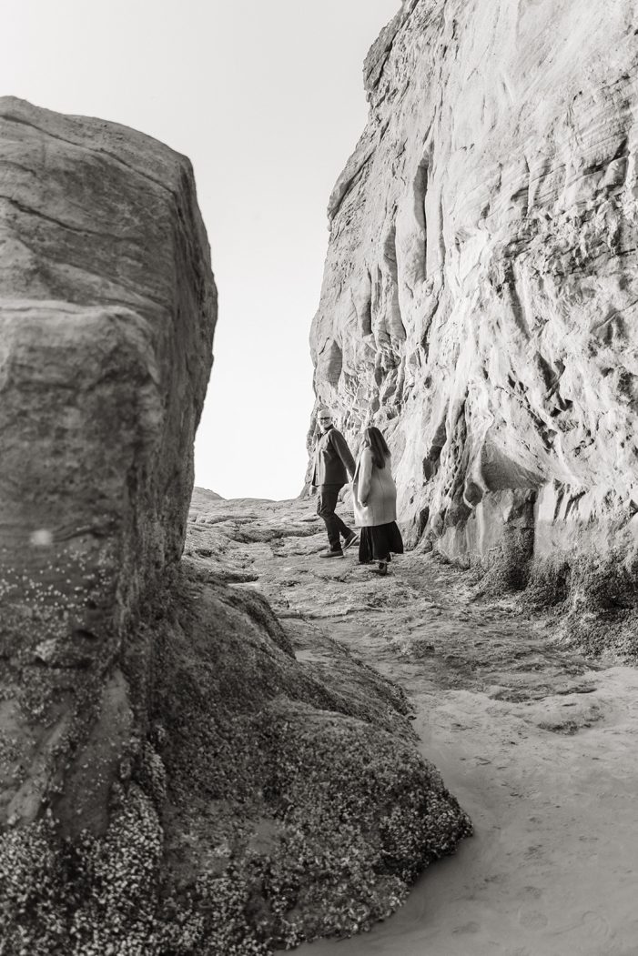 couple walks at hug point