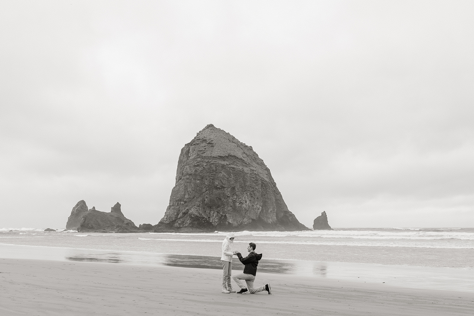 man proposes at haystack rock