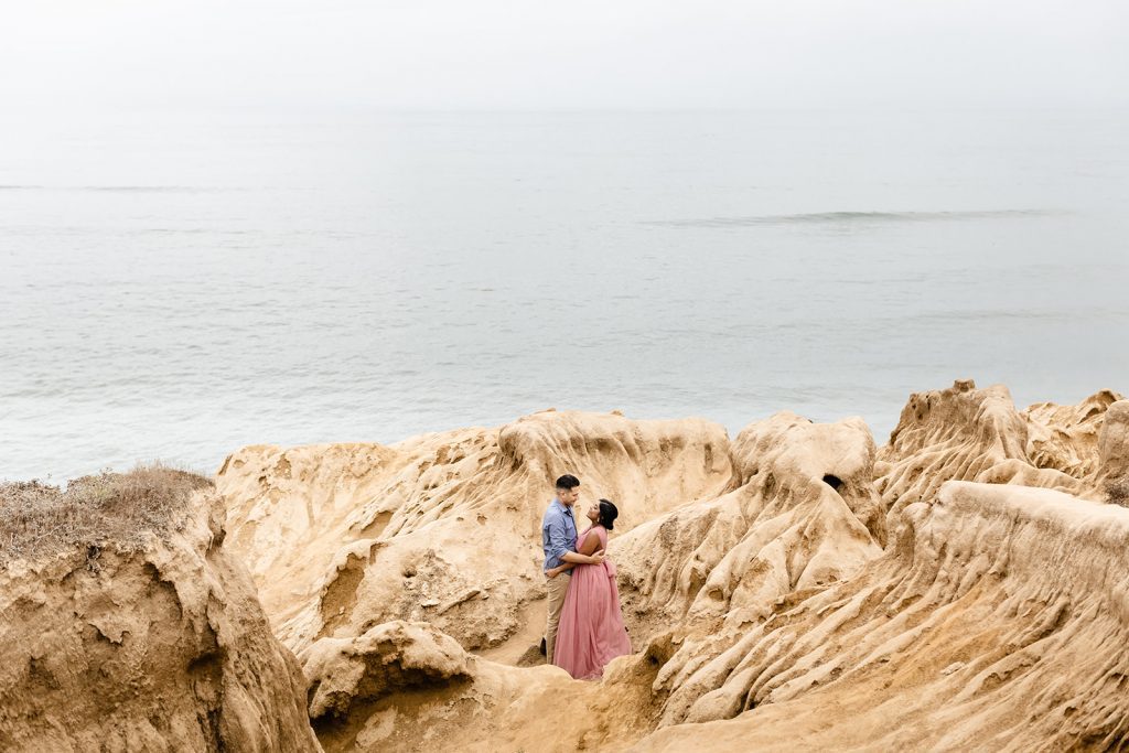 sunset cliffs engagement session outfit inspiration