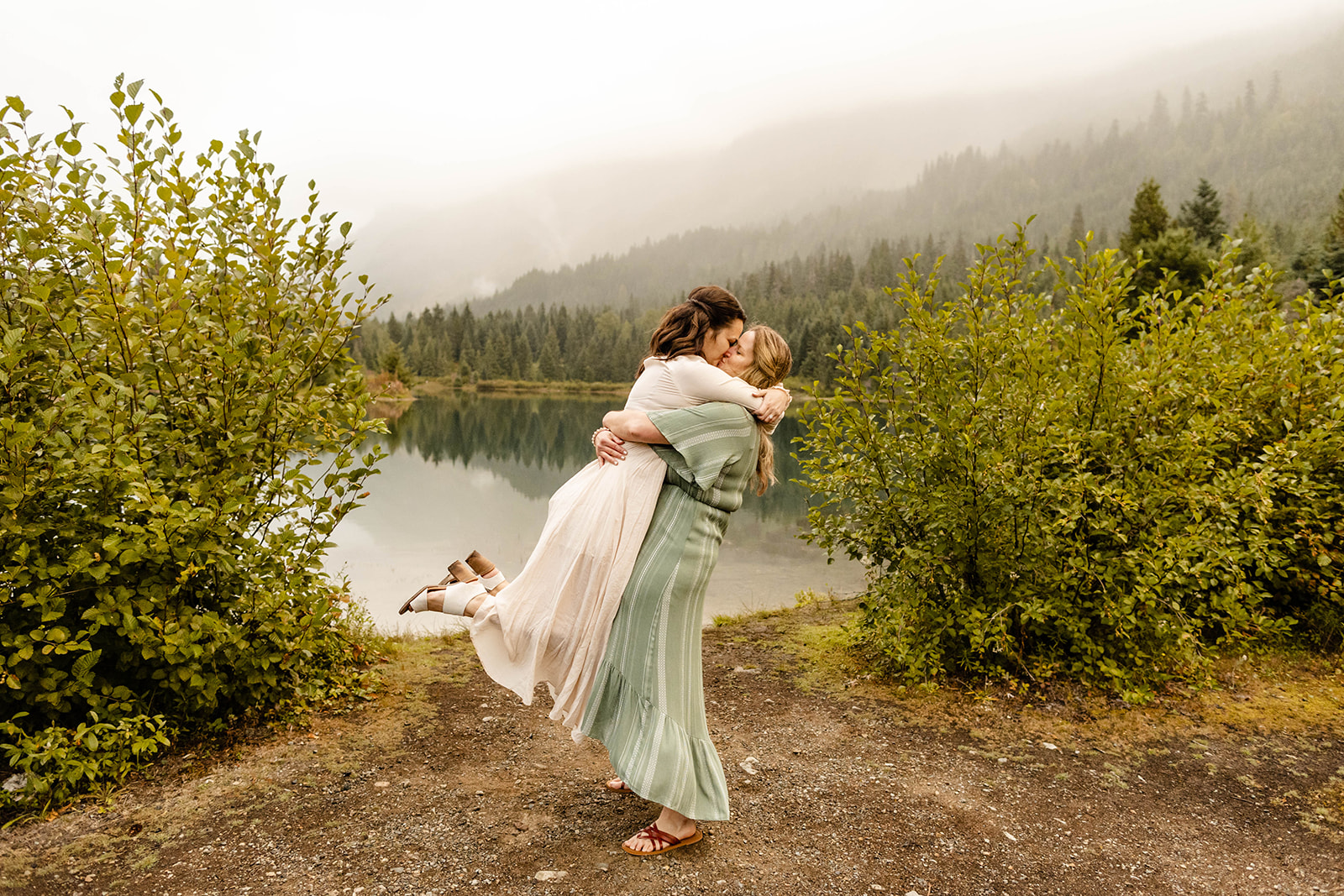 couple shares a sweeping kiss at Gold Creek Pond
