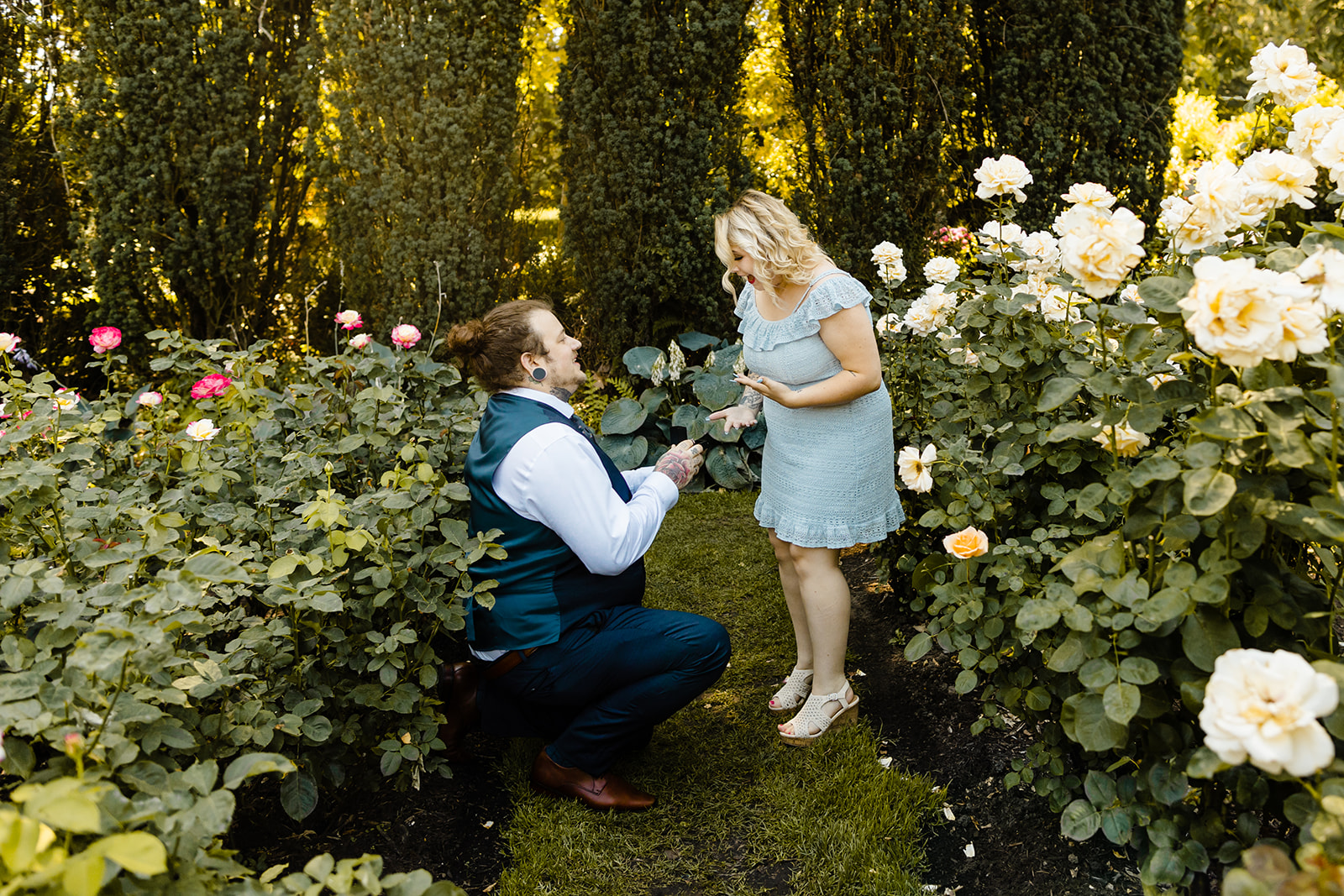 rose garden proposal portalnd oregon photographer flower field photoshoot