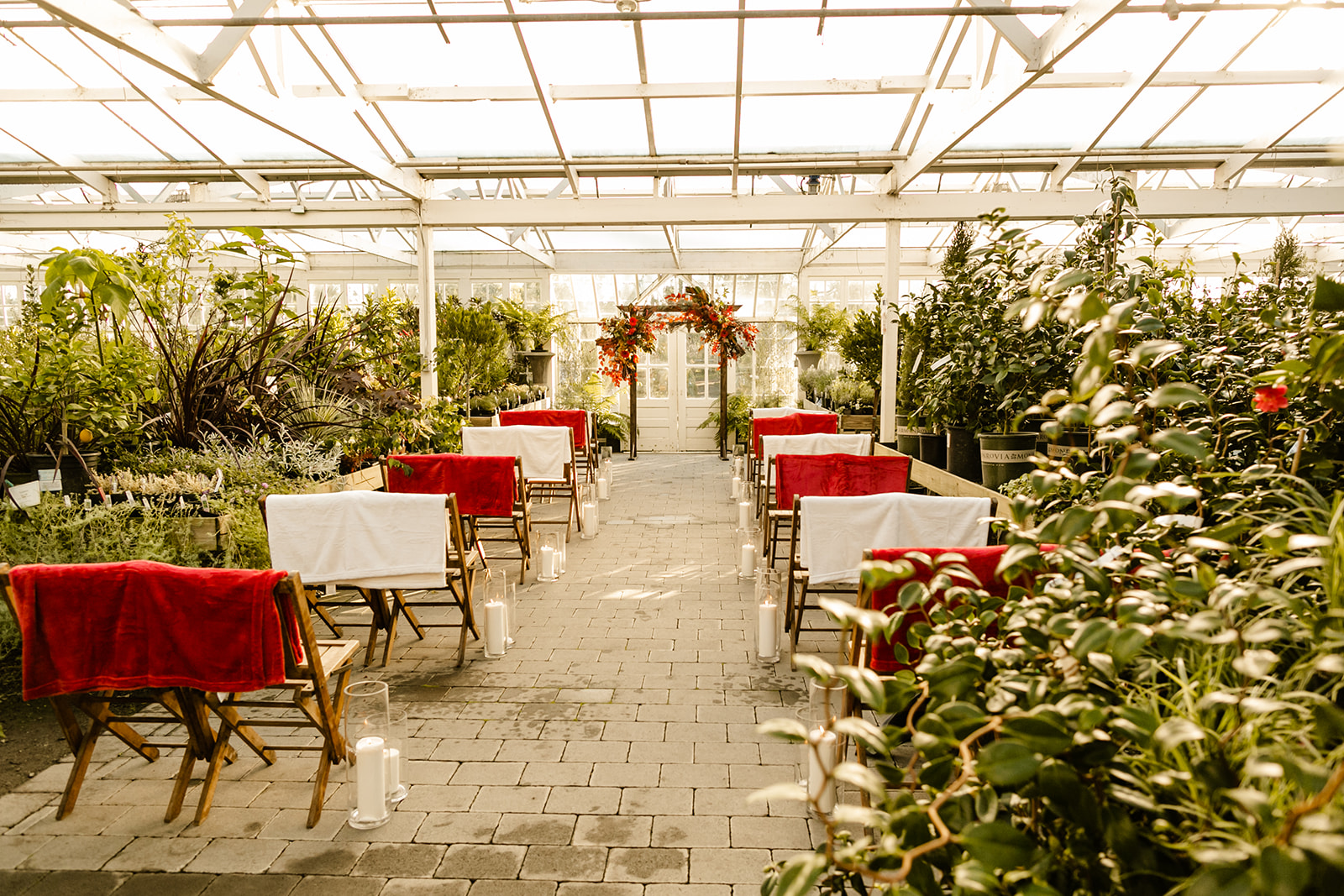 wedding theme ideas: this wedding ceremony has lots of greenery and lush leaves.