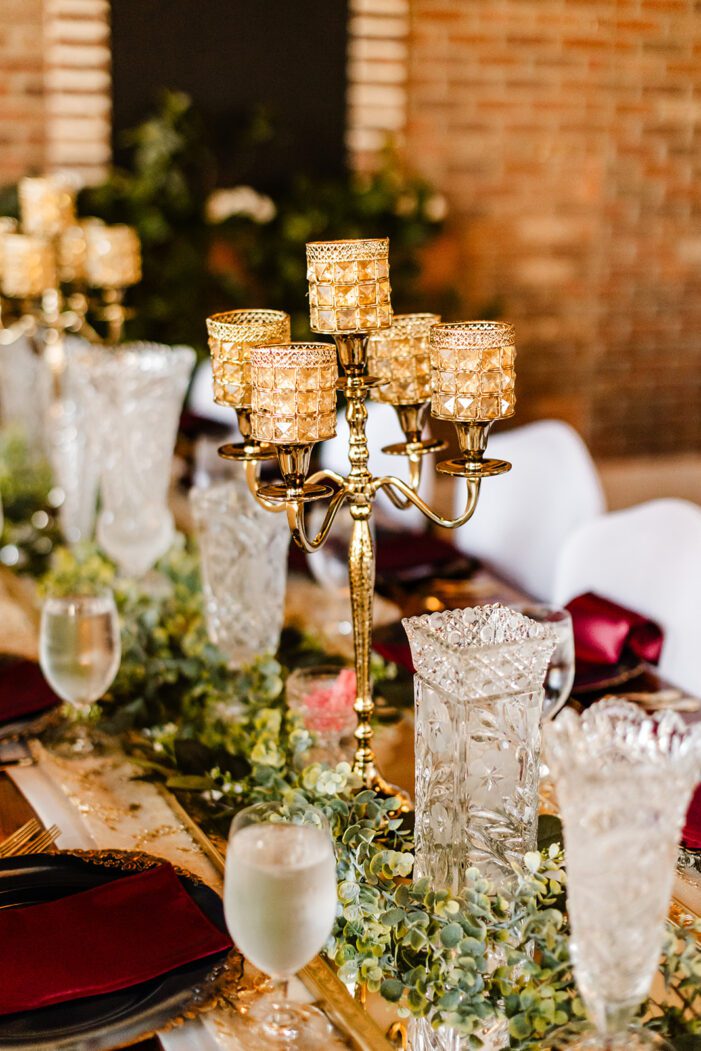 red and gold tablesacpe with greenery