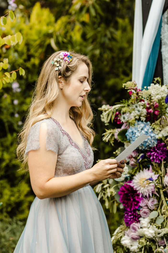 bride reads vows