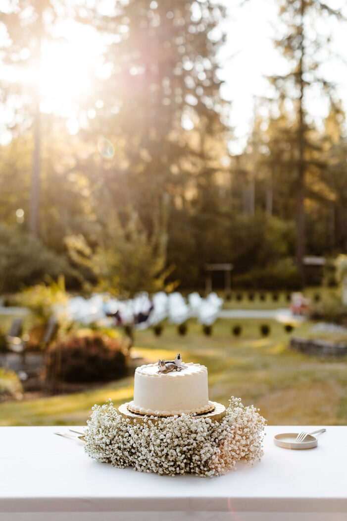 cake at garden wedding