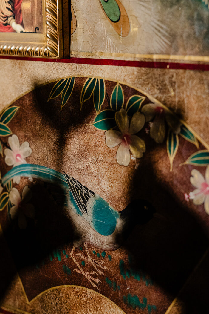 shadow on champagne glasses on wall