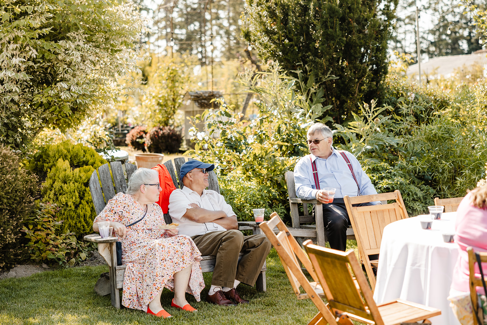 guests chilling at a wedding