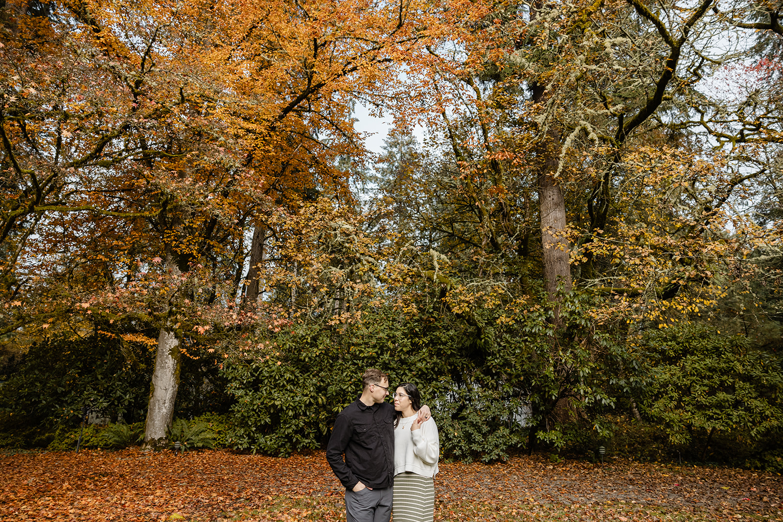 couple walks through lakewold gardens