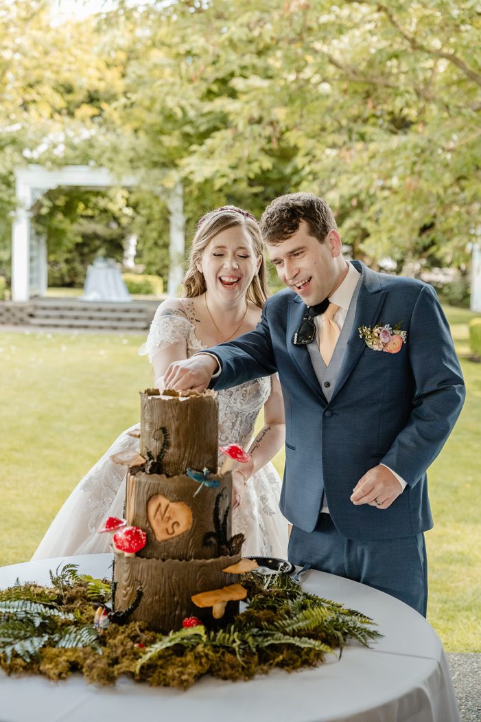 bride and groom cutting cake
