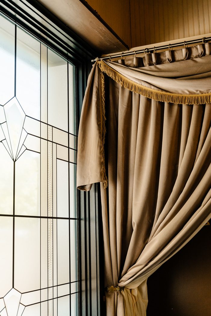 art deco details at wedding