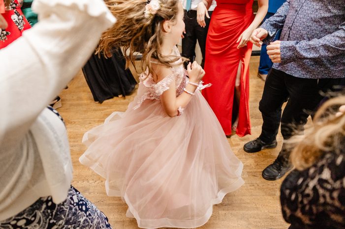 wedding guests dancing