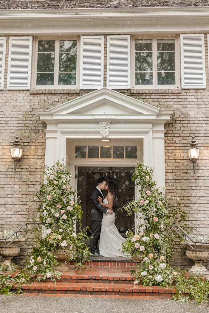 bride and groom in doorway at lakewold gardens