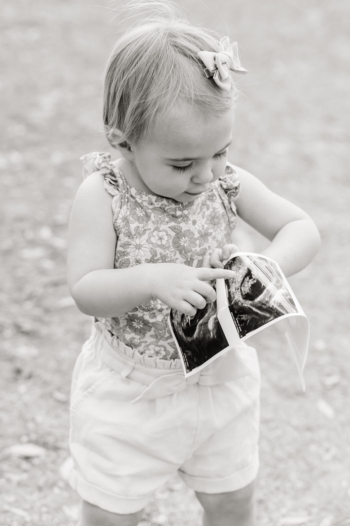 pregnancy announcement with child