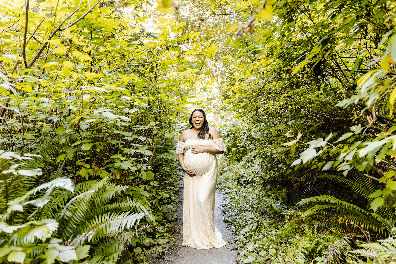 pregnant woman stands in forest