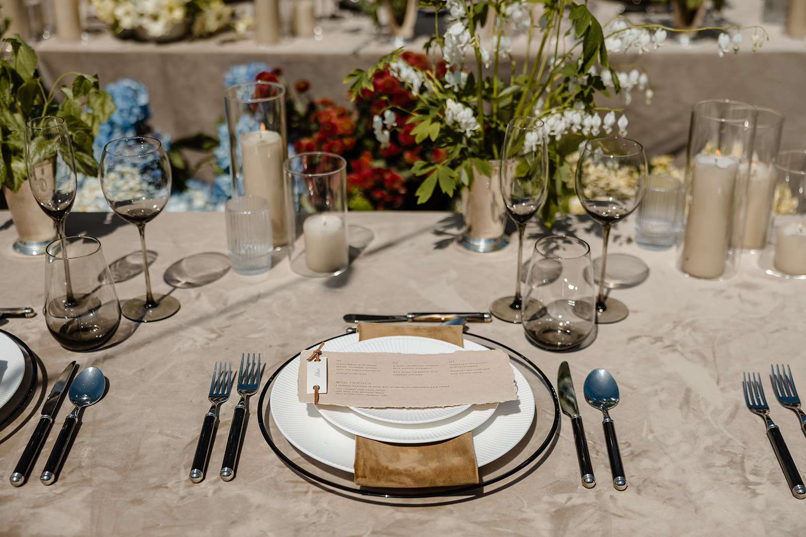 table scape at wedding